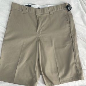 Dickie’s BNWT sz 38 men’s twill shorts relaxed fit